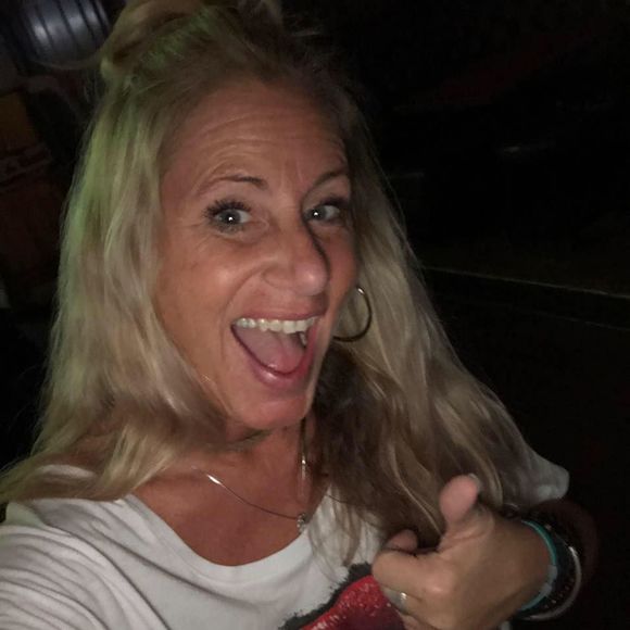 Meet your Posher, Cher - Picture 3 of 3